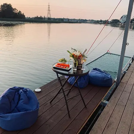Houseboat On The Water * リエパーヤ