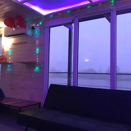 Houseboat On The Water * リエパーヤ