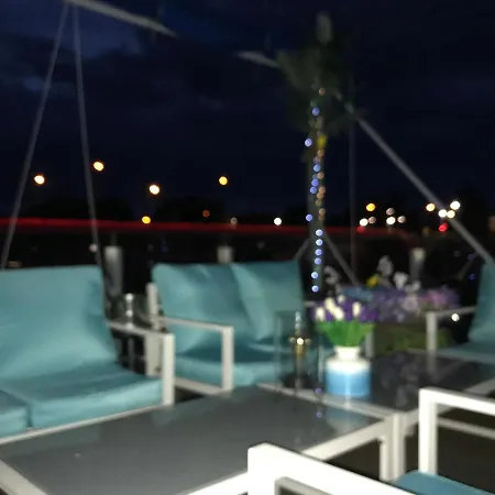 船上ホテル Houseboat On The Water